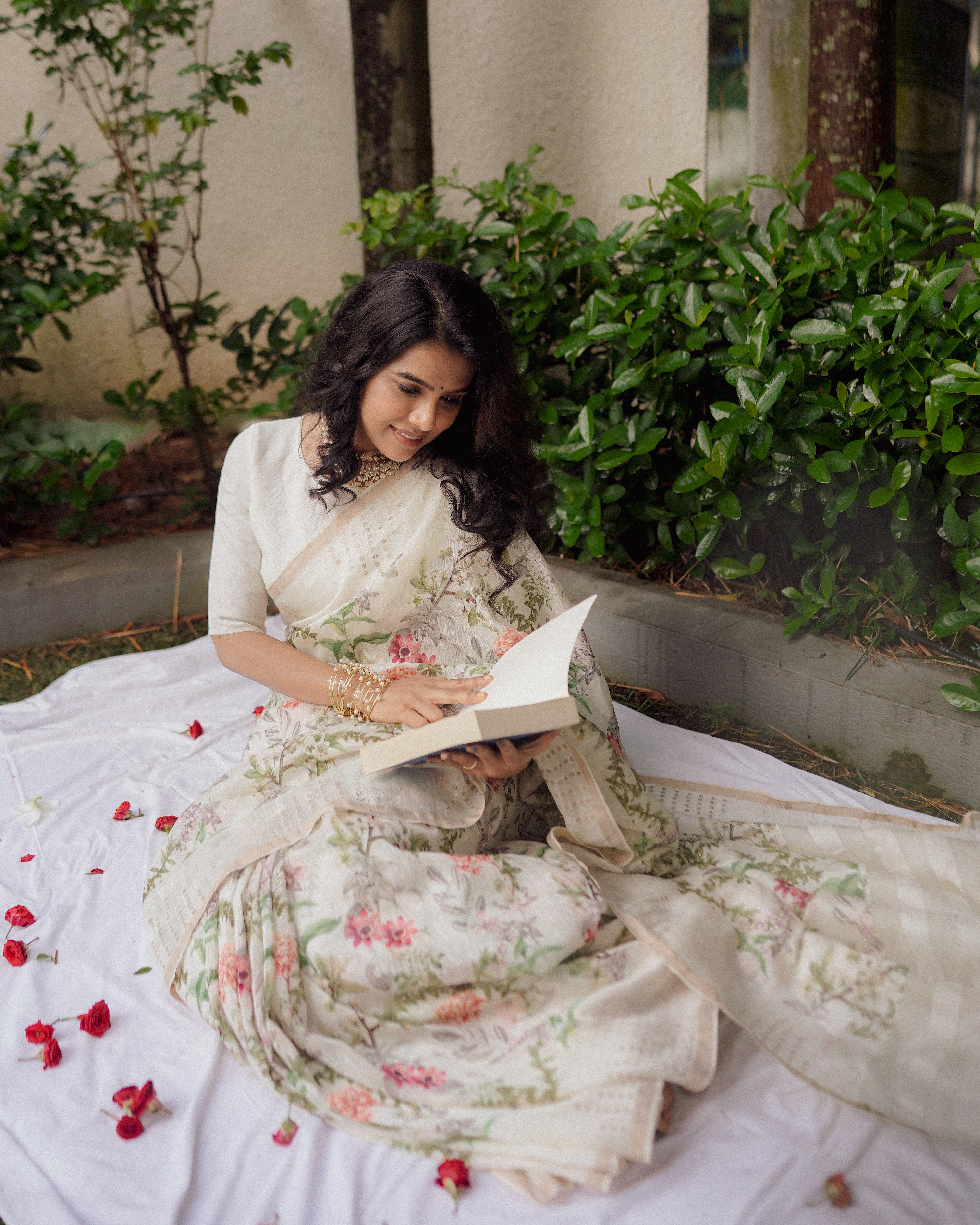 Floral linen saree