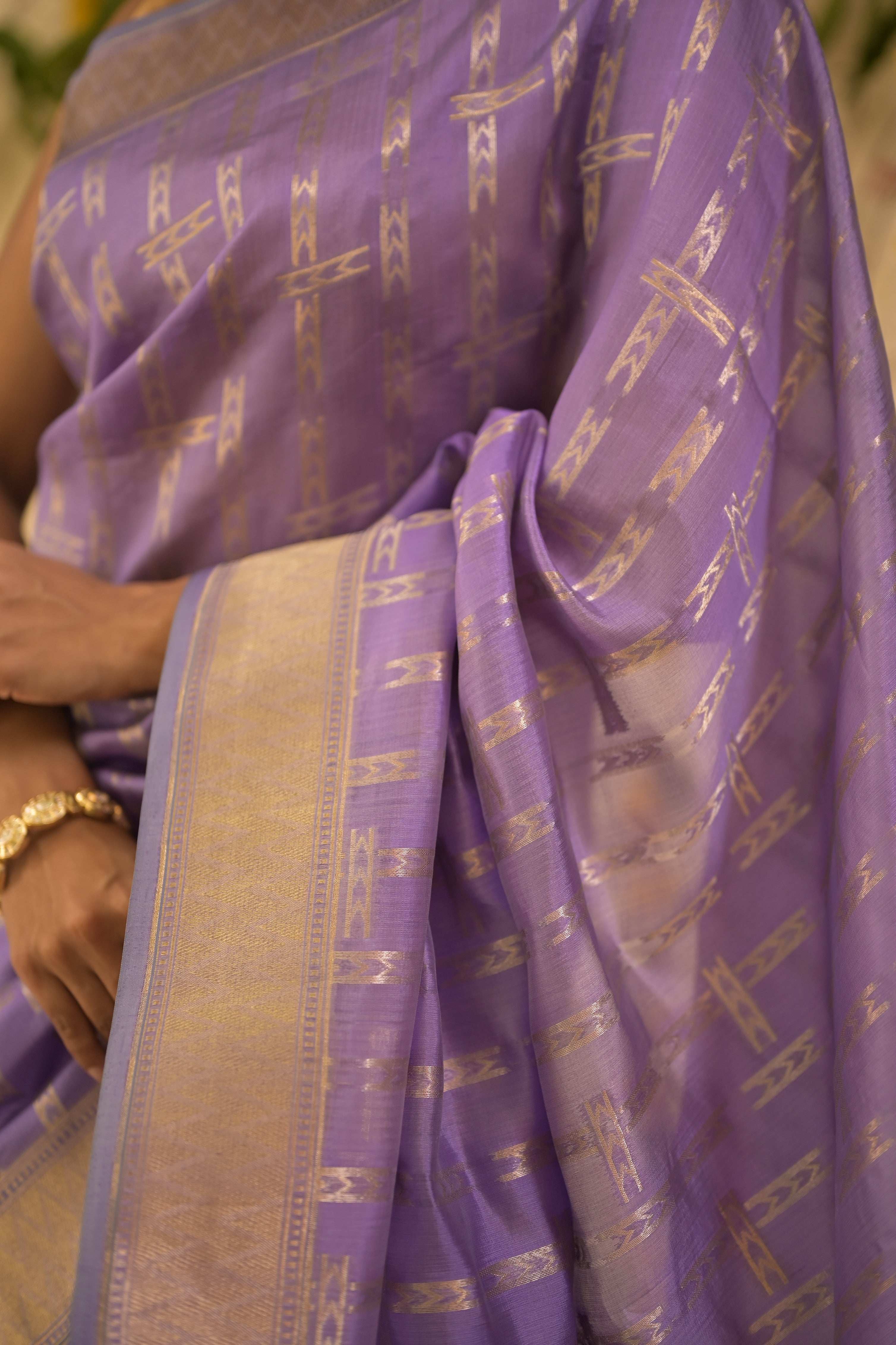 Embrace luxury  handwoven silk saree